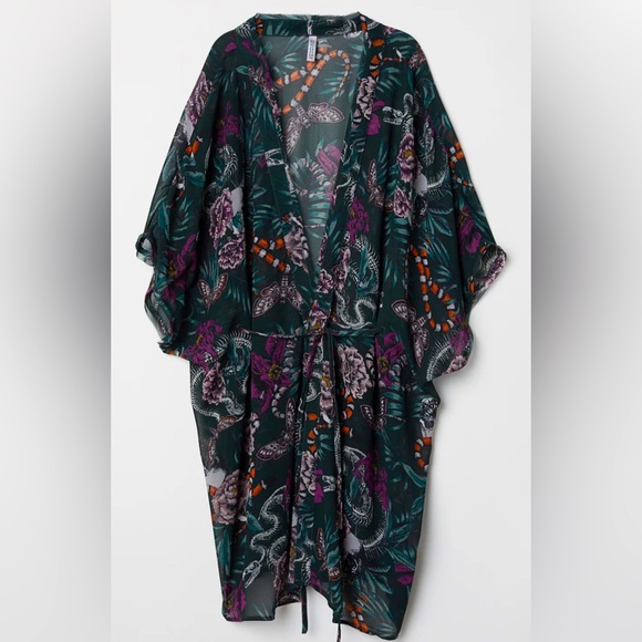 H&M Tops - Cap sleeve patterned kimono